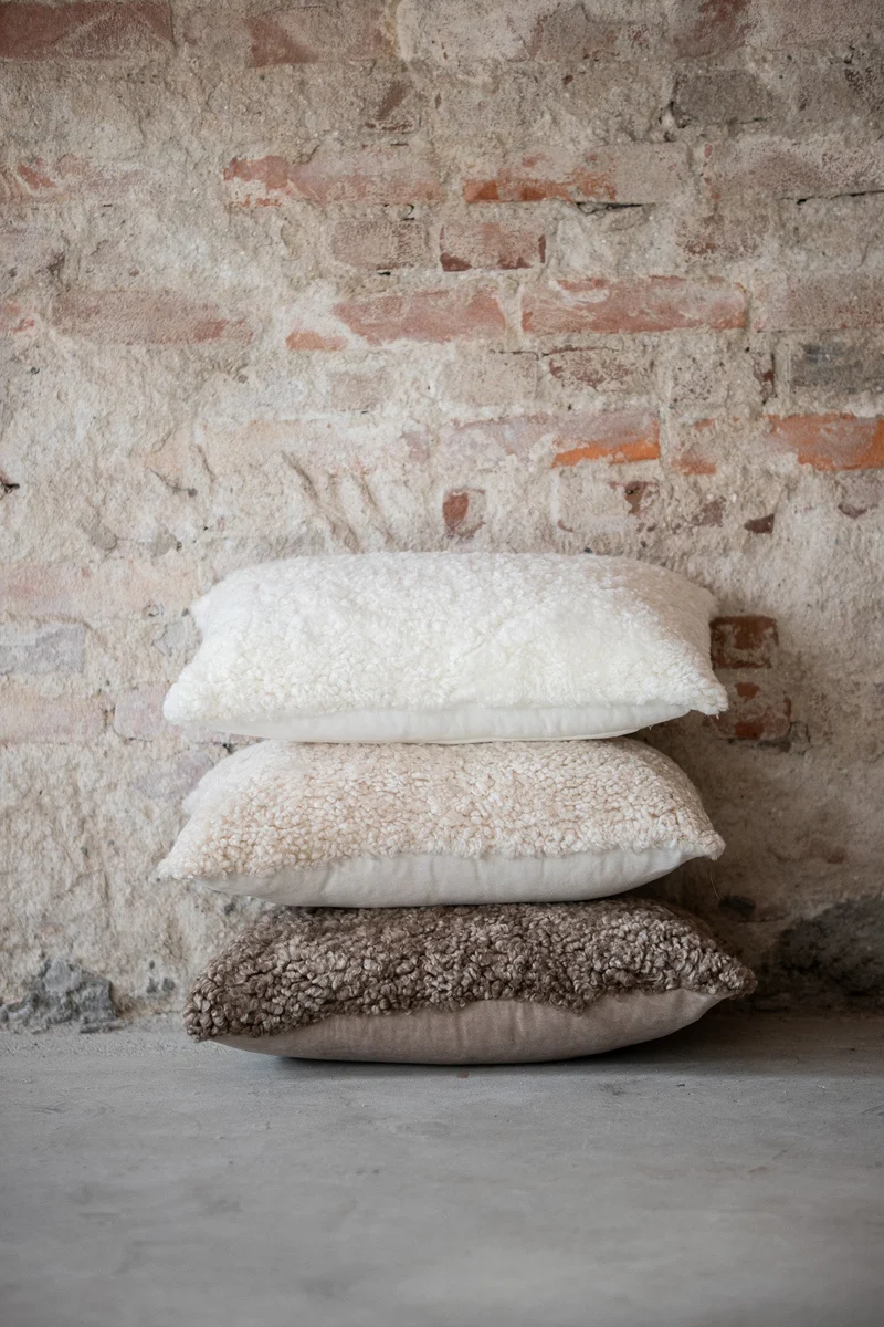 Housse de coussin en toison bouclée clair de lune