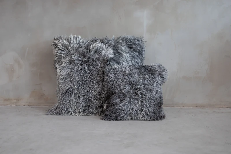 Coussin peau de mouton du Tibet gris naturel