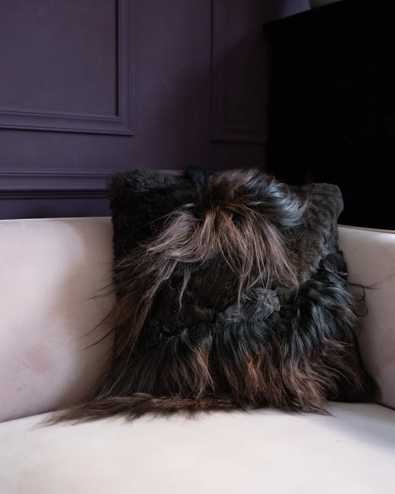 Coussin patchwork peau de mouton brun