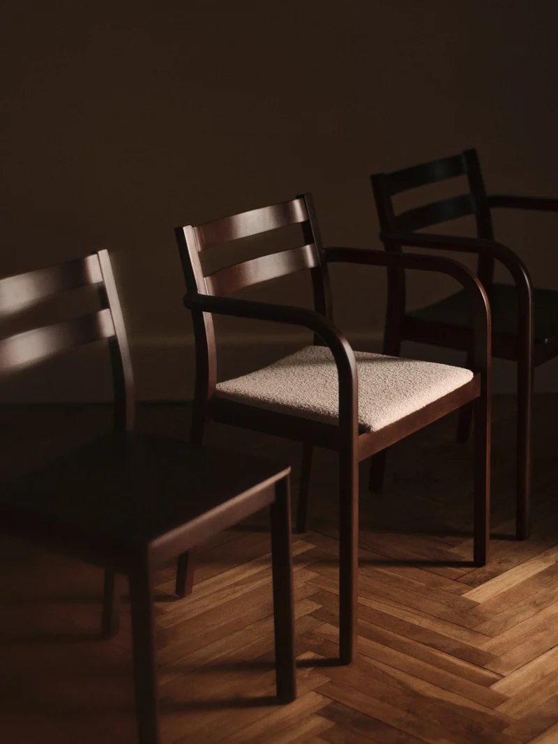 Boda Dining Chair with Arms - Upholstered Seat - Soft Bouclé - Dark Stained Beech/Natural