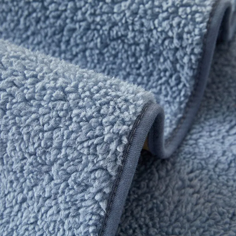 Housse de Canapé EasyCover Sherpa Bouclé aux Chats Brodés