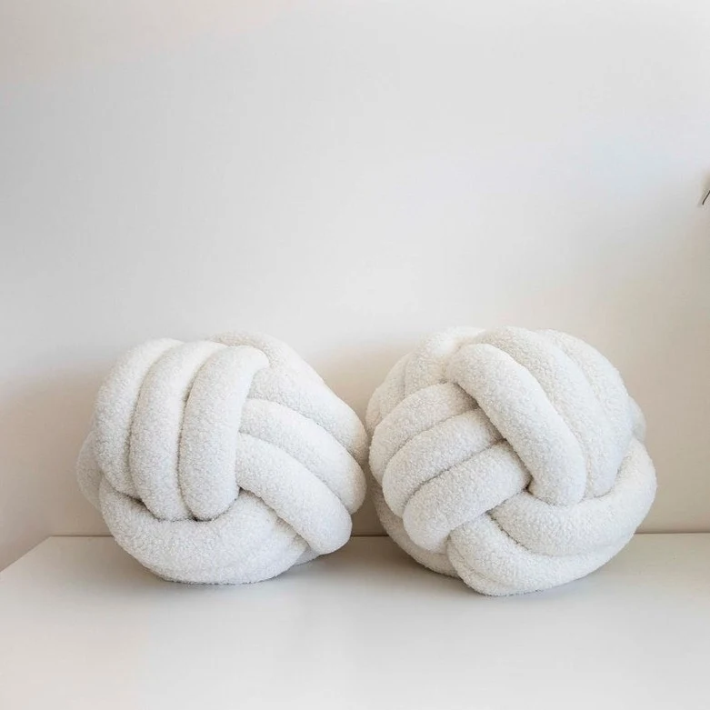Coussin noeud beige