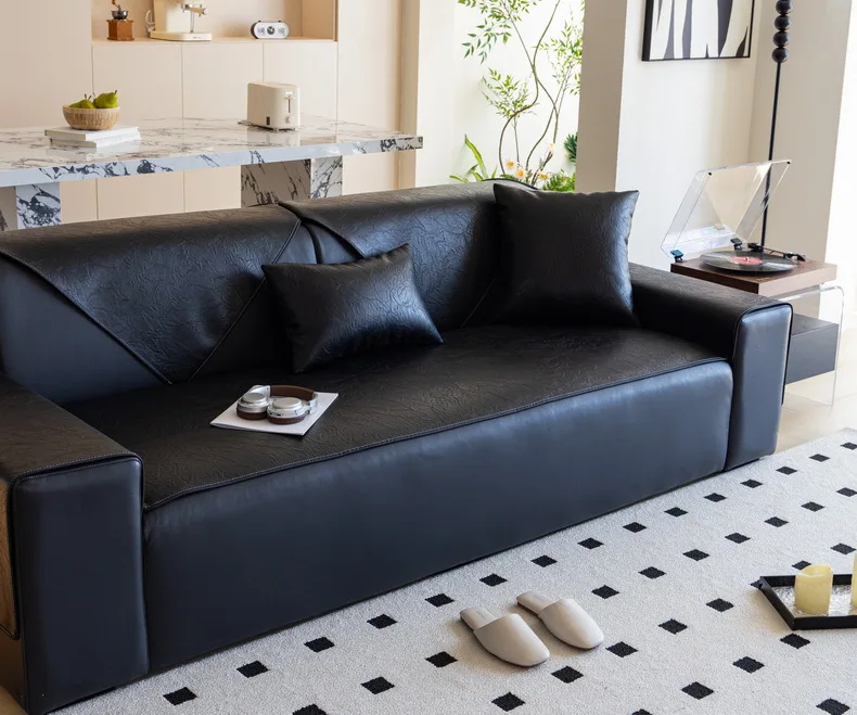 LineProtect™ – Protège Canapé Design Imperméable & Antidérapant en Simili Cuir
