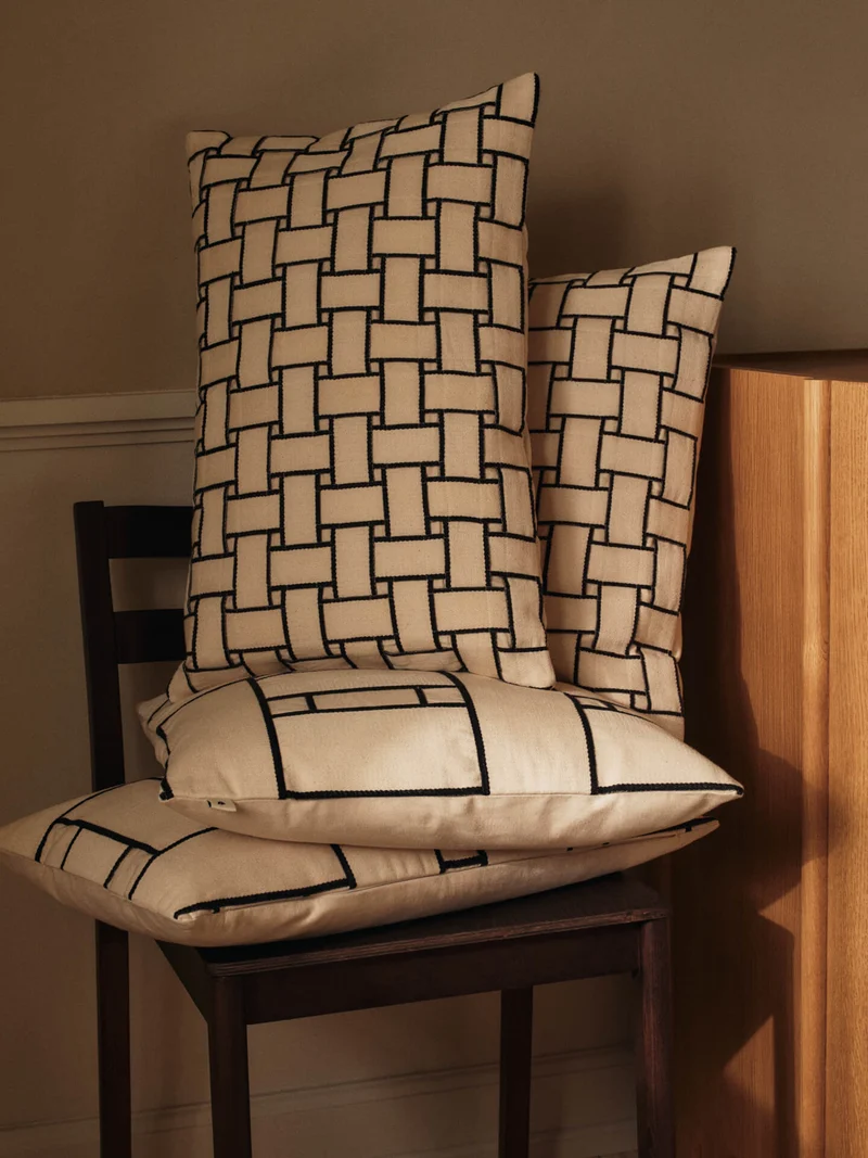 Lattice Offset Cushion - Off-White/Black