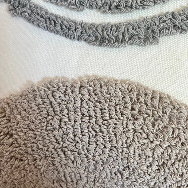 Coussin boheme blanc avec cercles brodés