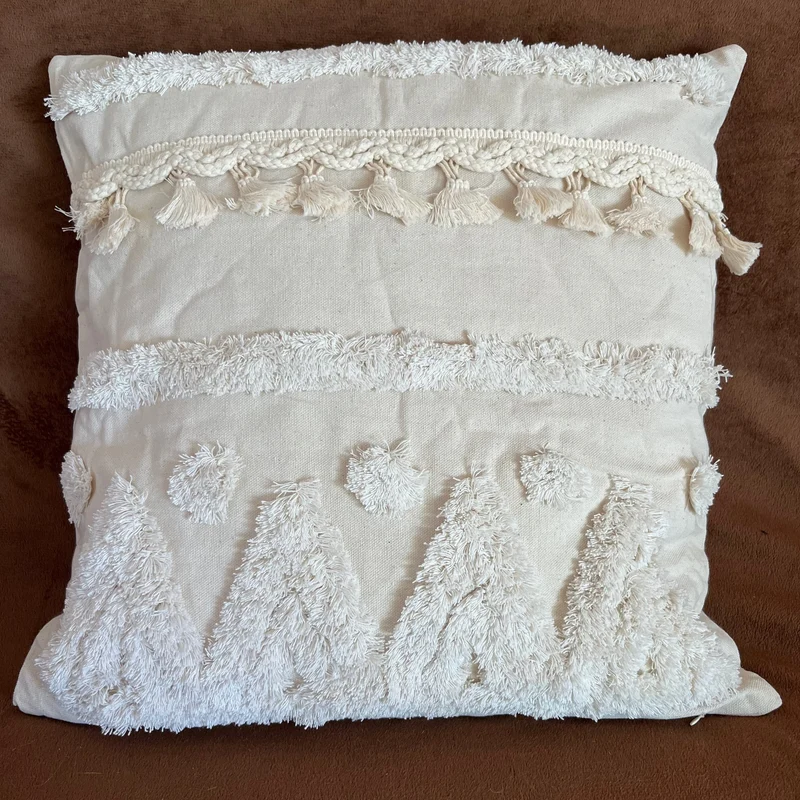 Coussin boheme blanc avec cercles brodés