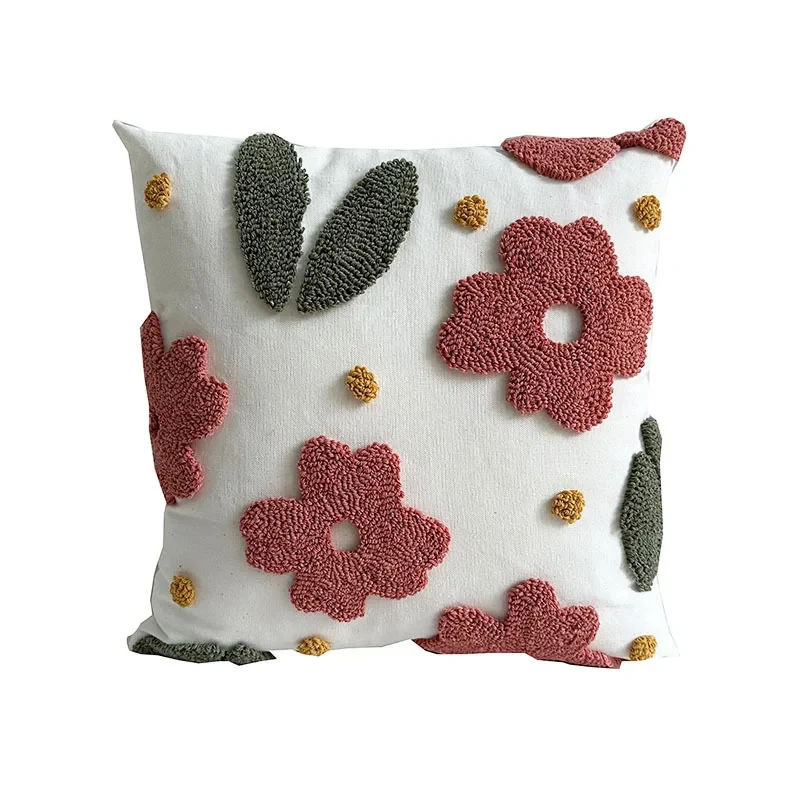 Coussin brodé fleurs carré et décoratif