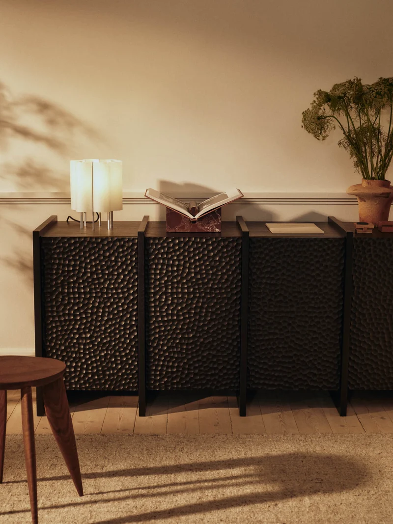 Tvara Book Stand - Rosso Levanto