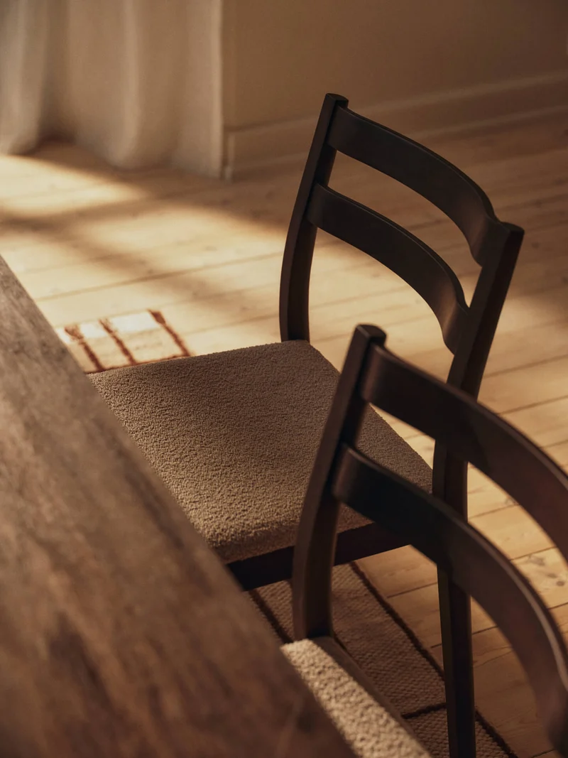Boda Dining Chair - Upholstered Seat - Soft Bouclé - Dark Stained Beech/Natural