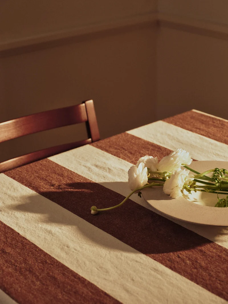 Hale Tablecloth - Chestnut/Frosted Lime