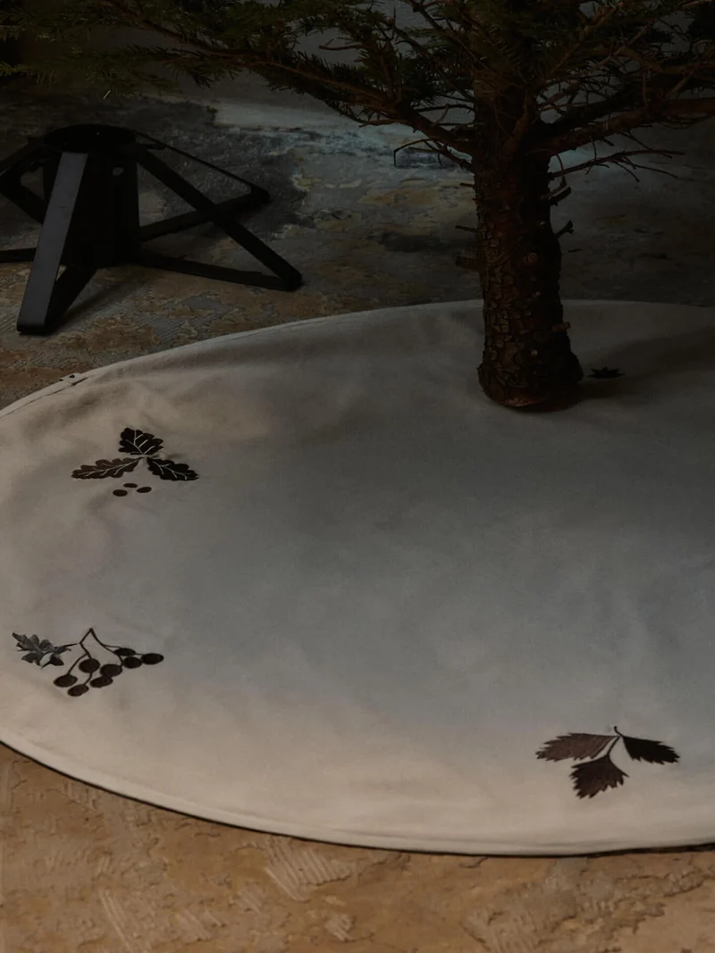 Oak Christmas Tree Blanket - Round - Natural