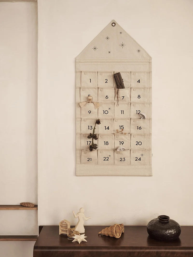 Star Christmas Calendar - Sand/Black