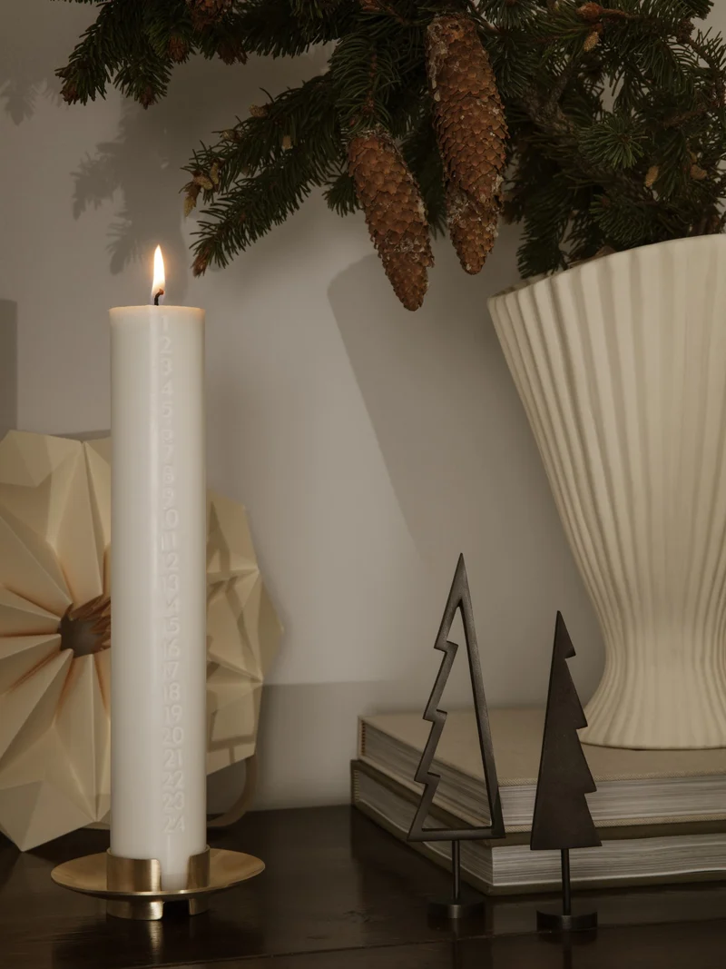 Winterland Black Brass Tree - Solid