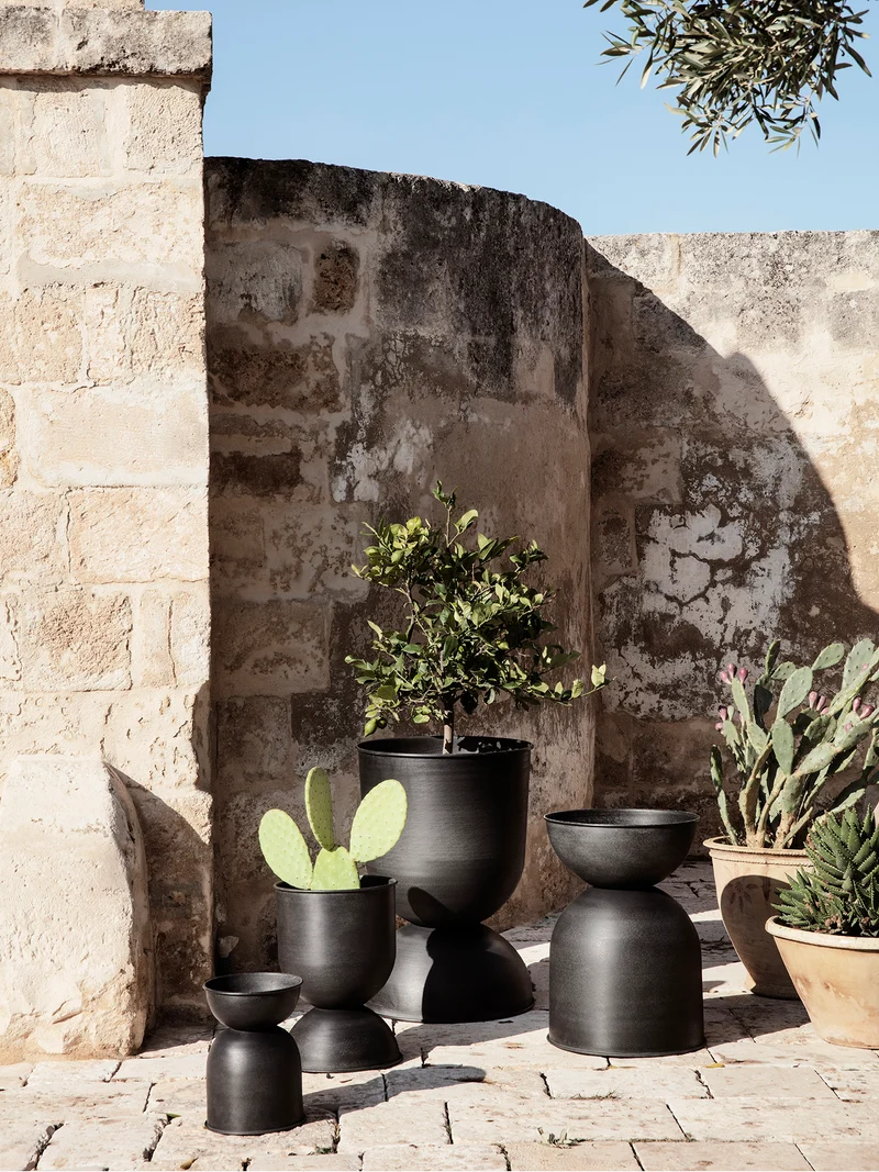 Hourglass Pot - Extra Small - Black