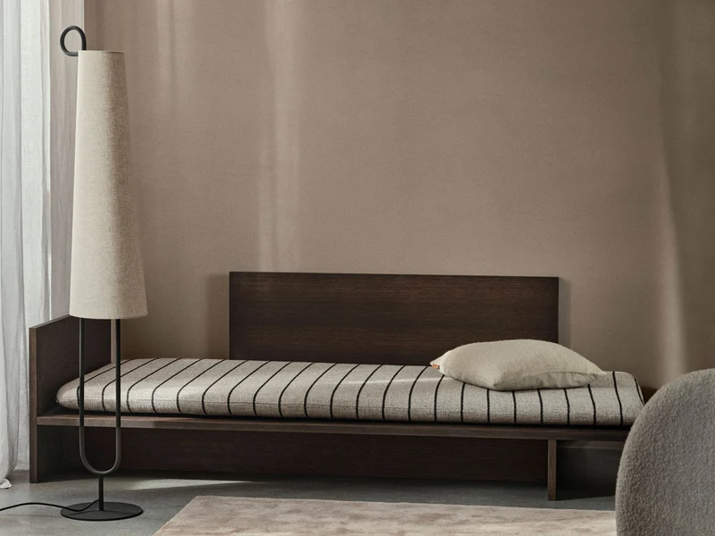 Kona Daybed - Dark Stained Oak