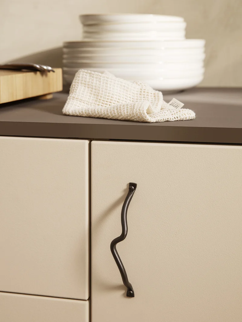 Curvature Handle - Black Brass
