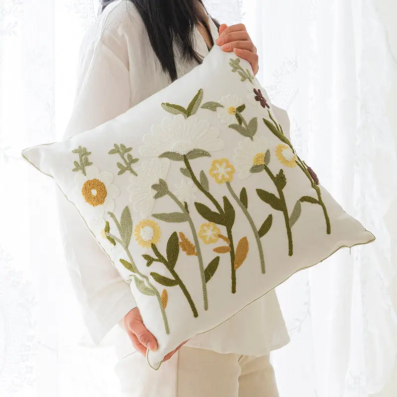 Housse de Coussin Brodée Avella