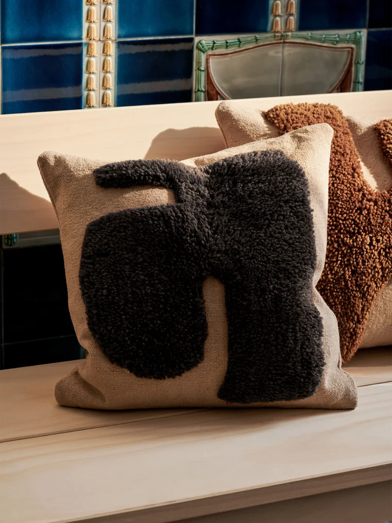 Lay Cushion - Sand/Dark Brown