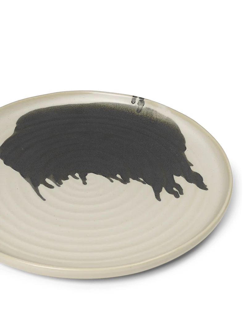 Omhu Centrepiece - Off-White/Charcoal