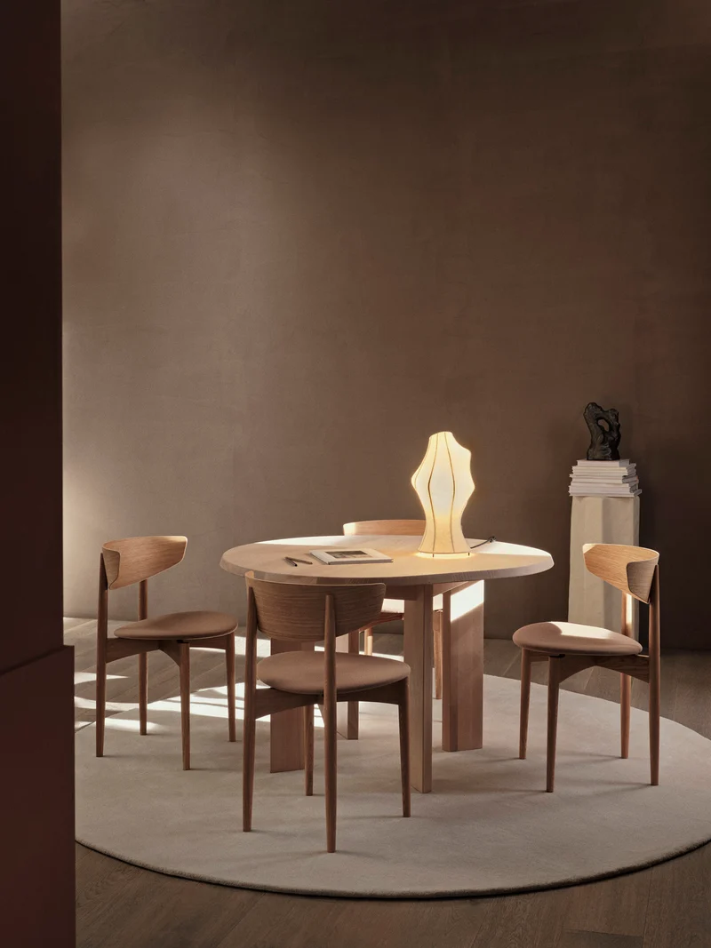 Dae Table Lamp - White