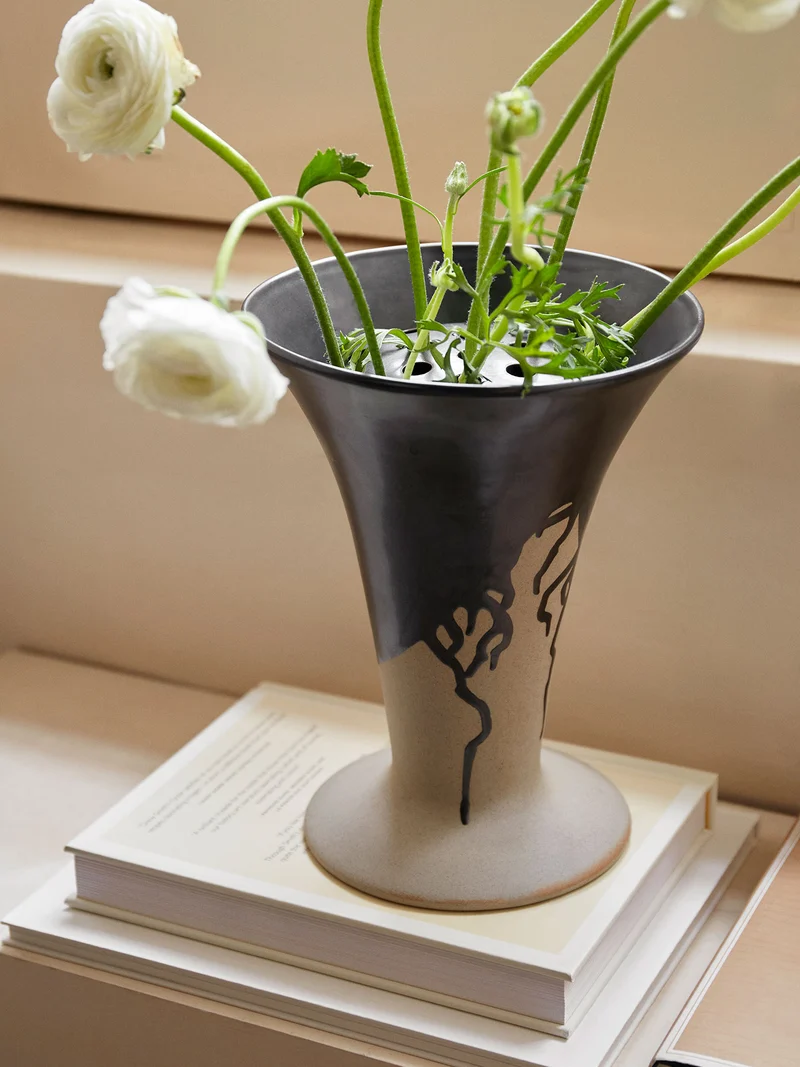 Flores Vase - Sand/Black