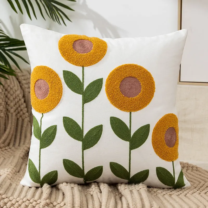 Housse de Coussin Brodée FLEURIA