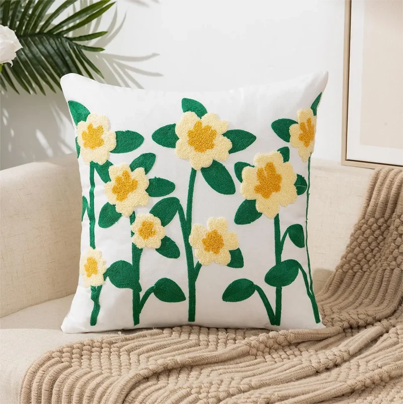 Housse de Coussin Brodée FLEURIA