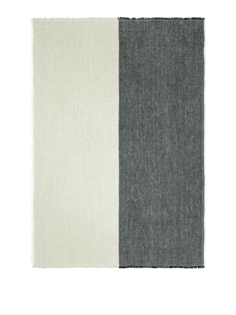 Pila Linen Throw - Black/Elm Green