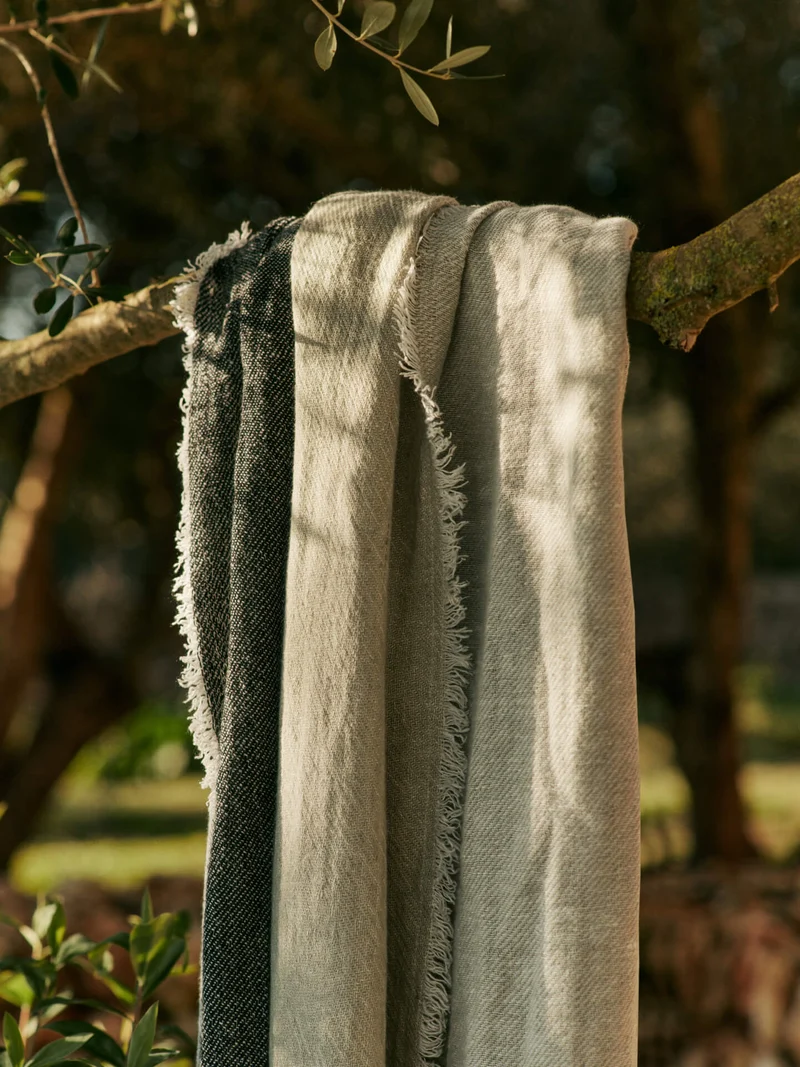 Pila Linen Throw - Black/Elm Green