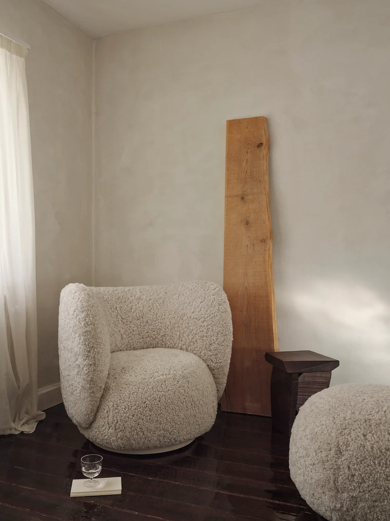 Rico Lounge Chair - Swivel - Sheepskin - Moonlight