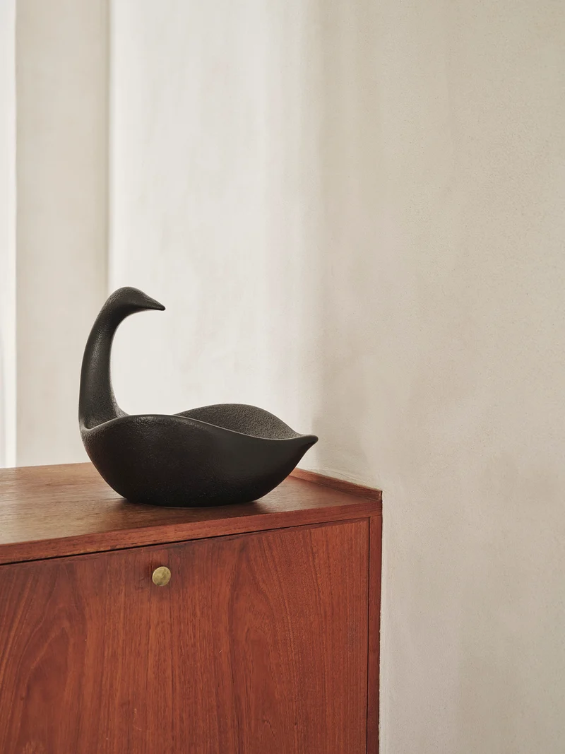 Swan Centrepiece - Black