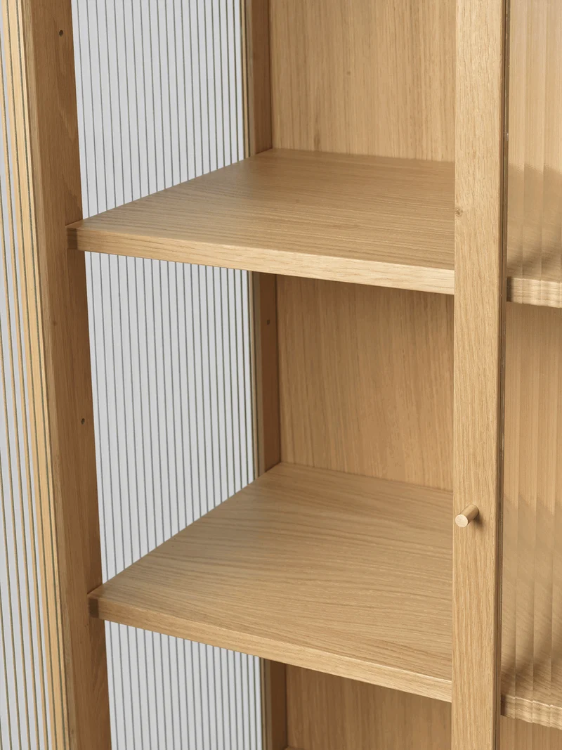 Reed Vitrine - Natural Oak