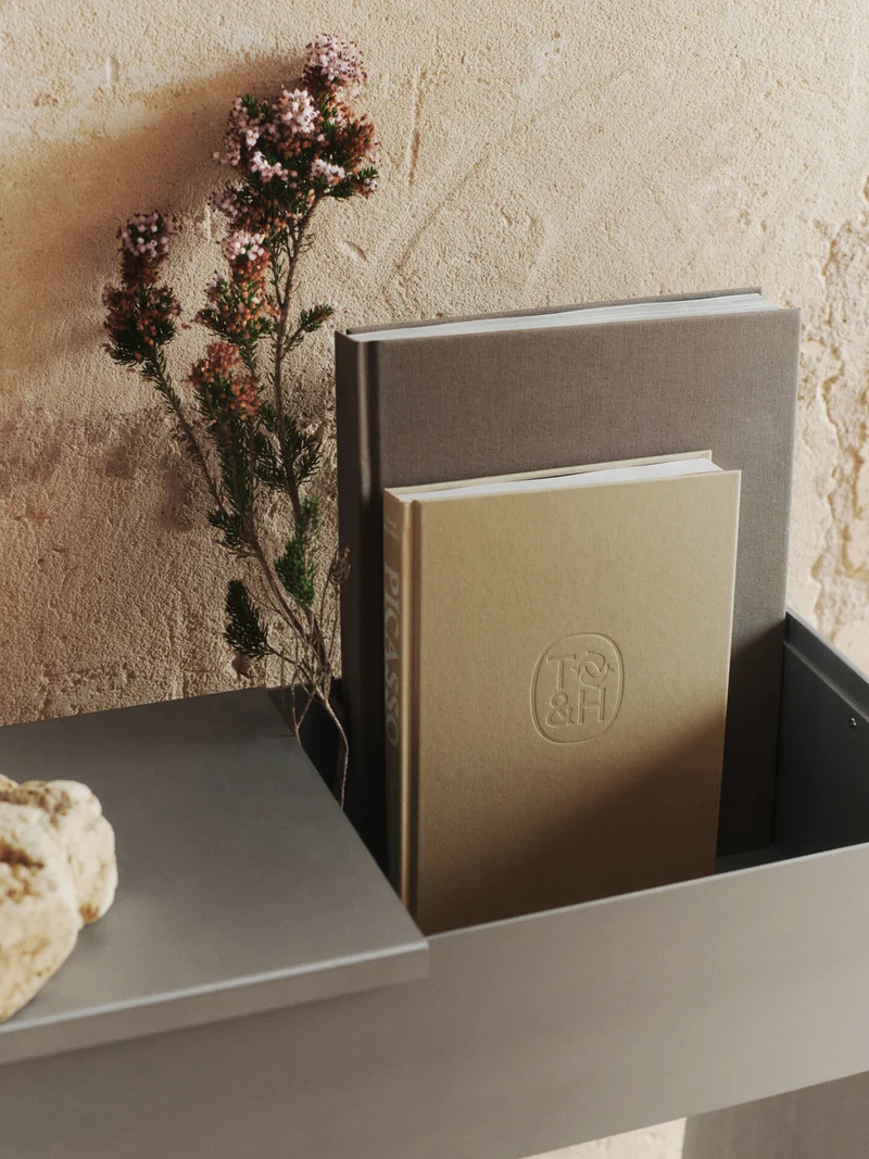 Lager Plant Box with Shelf - Aluminium