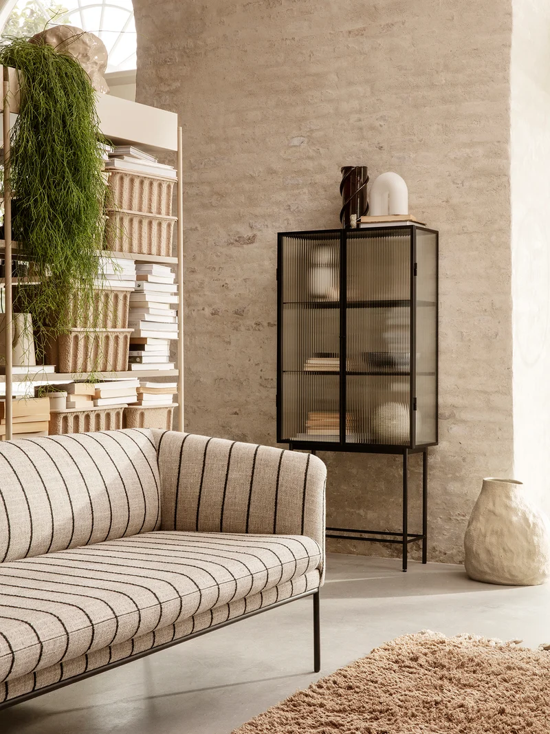 Haze Vitrine - Reeded Glass - Black