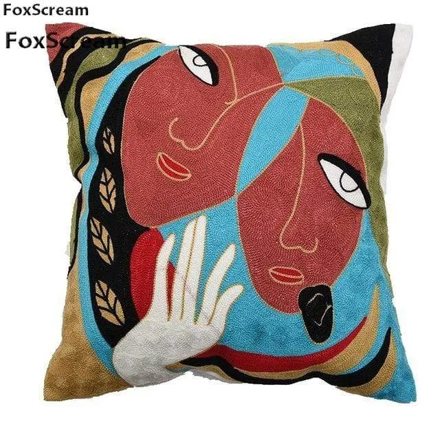 Housse de coussin brodée géométrique